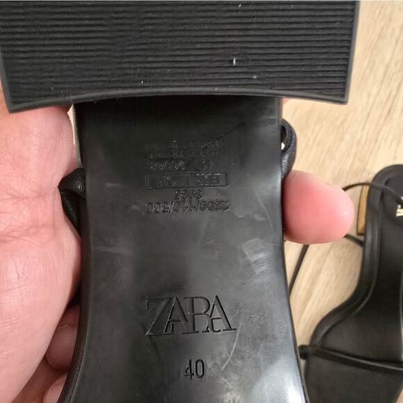 New Zara Strappy Sandals Size 9 In Black And Gold - Picture 8 of 10